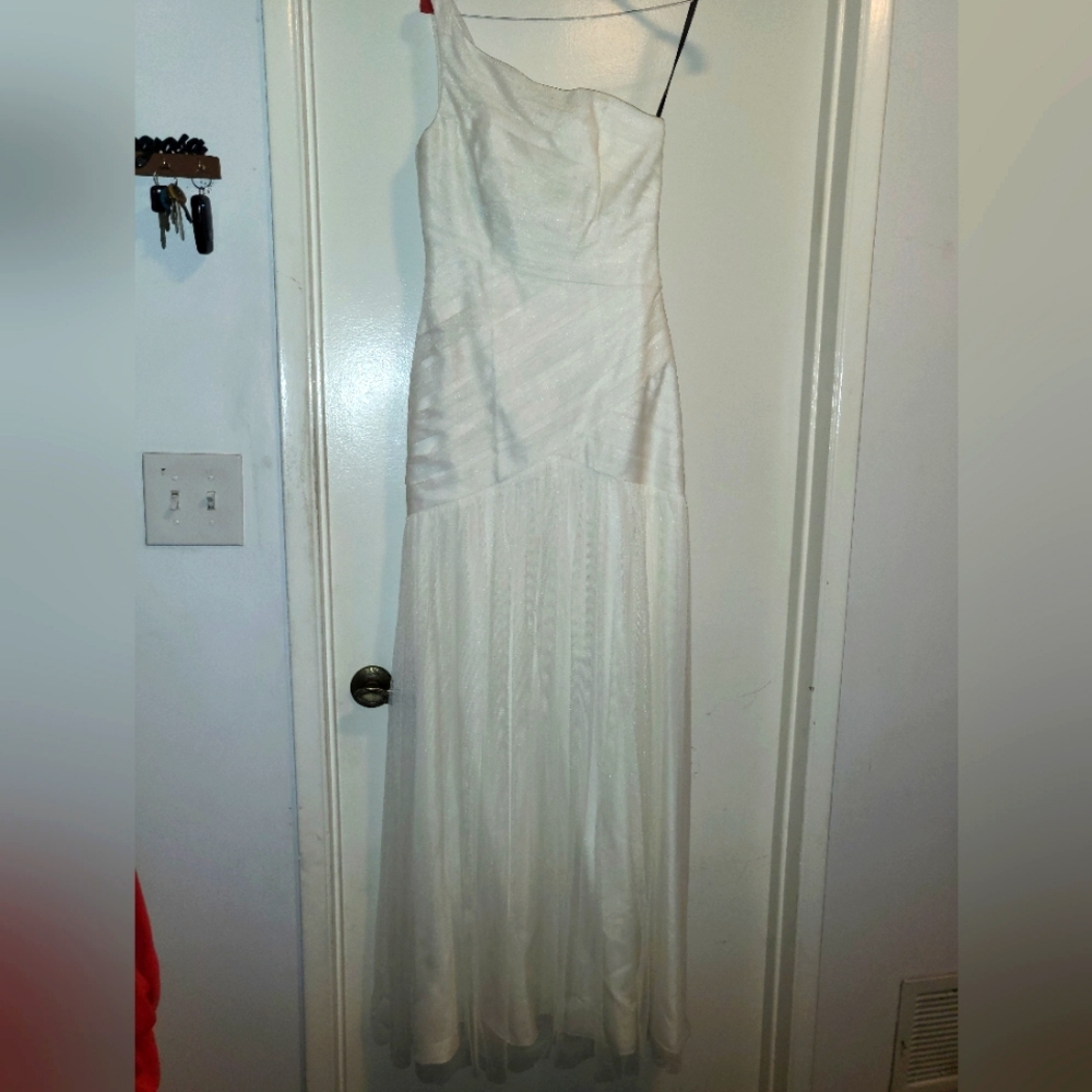 WEDDING DRESS - Picture 2 of 4